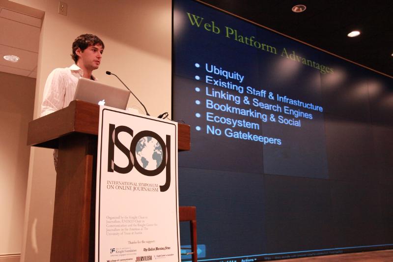 Filipe Fortes speaking at ISOJ 2011