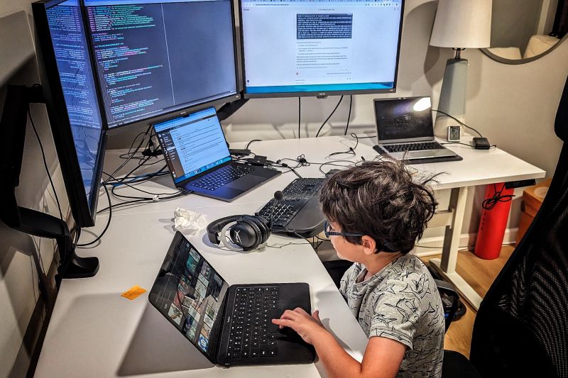 A very reasonable number of computers (not visible: desktop that is a deskbelow and home server)